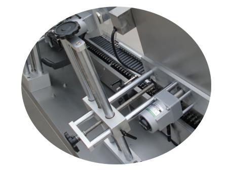 Թղթե խողովակի պիտակավորման մեքենա 500 անվավոր ինքնասոսնձվող գործվածքների պիտակի պիտակ