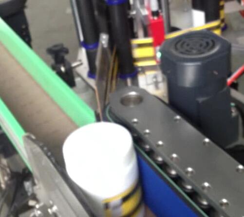 Կլոր շշերի պիտակավորման մեքենա, շշալցման և մակնշման մեքենա աղացած շաքարավազի համար