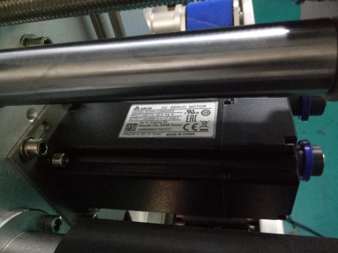 SUS304 պահարան Երկու կողմերով քառակուսի շշերի կպչուն պիտակավորման մեքենա `անձնական խնամքի միջոցներով