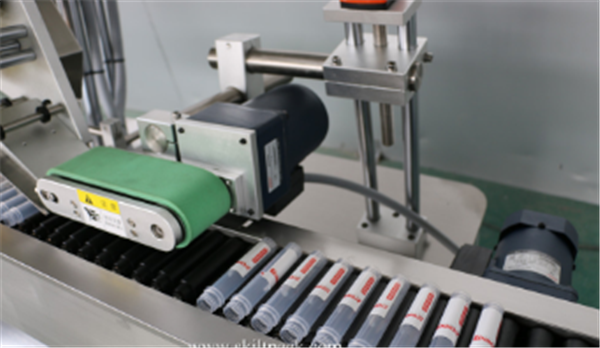 Servo Motor Vial Կպչուն պիտակավորման մեքենա Ավտոմատ Sitkcer ամպուլային խողովակ