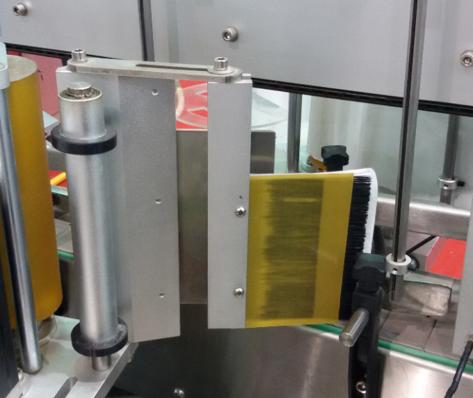 up-press մեխանիզմի վերին շշեր ավտոմատ շշերի պիտակավորող մեքենա ՝ CE վկայագրով