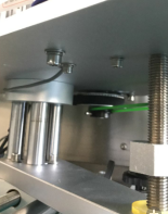 up-press մեխանիզմի վերին շշեր ավտոմատ շշերի պիտակավորող մեքենա ՝ CE վկայագրով