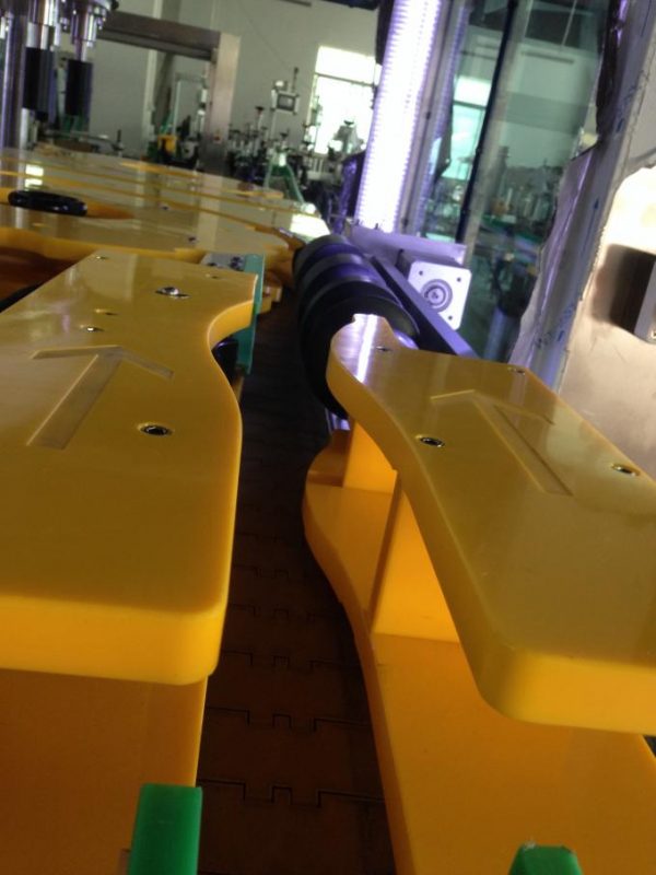 Բարձր արտադրության գինու / գարեջրի շշերի պիտակավորման մեքենա, կլոր շշերի պիտակավորող