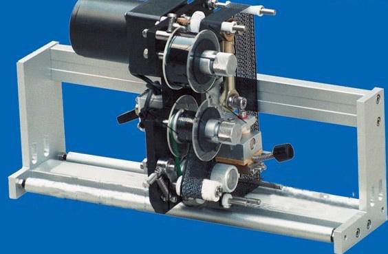 Բարձր արագությամբ կրկնակի կողային պիտակի կիրառիչ, կլոր / քառակուսի / հարթ շշերի ավտոմատ պիտակավորման մեքենա