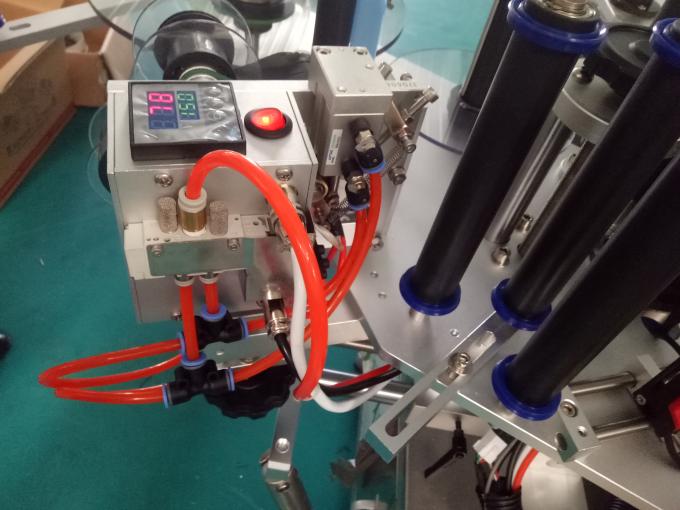 Կոդավորված մեքենայով հարմարեցված երեք կամ երկկողմանի կպչուն պիտակավորման մեքենա