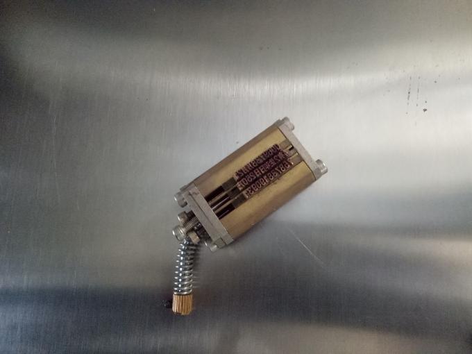 Կոդավորված մեքենայով հարմարեցված երեք կամ երկկողմանի կպչուն պիտակավորման մեքենա