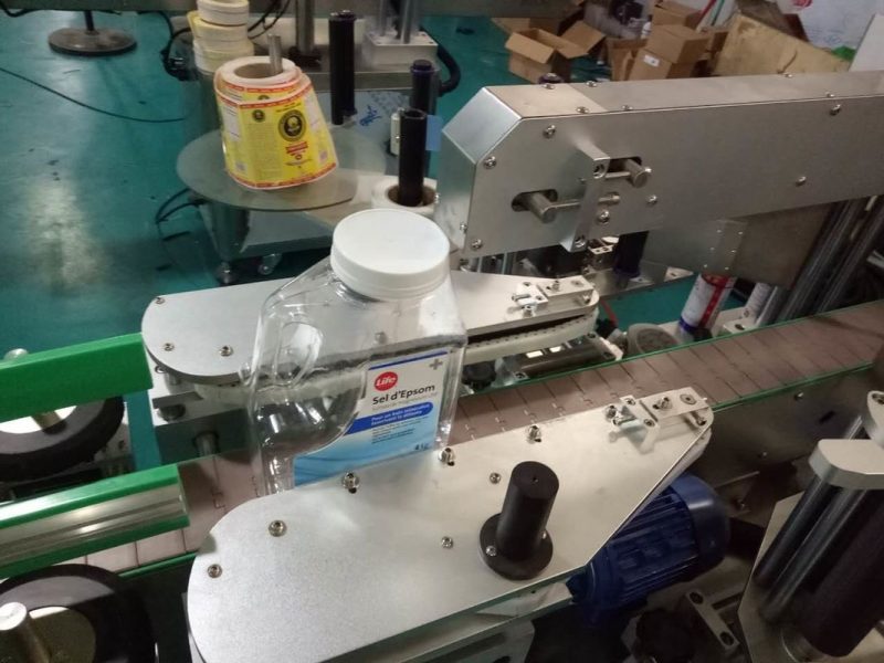 Չինաստան SUS304 պահարան Երկու կողմերից քառակուսի շիշ կպչուն պիտակավորման մեքենա `անձնական խնամքի միջոցներով մատակարարող