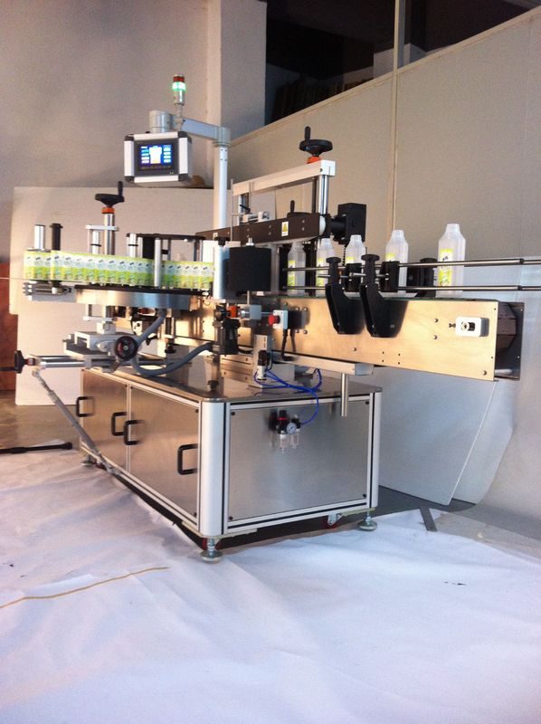 Չինաստան ըմպելիքներ քառակուսի շշերի պիտակավորման մեքենա երկկողմանի պիտակների պիտակավորող մատակարարը