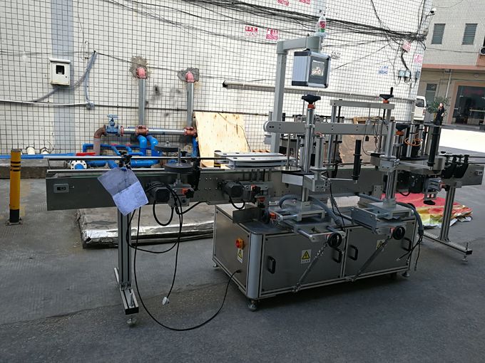 Երեք պիտակների ինքնասոսնձվող պիտակավորման մեքենա 110 Վ / 380 Վ լարում